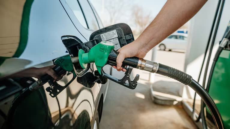 PARA FRENAR LA ESCALADA DE LOS COMBUSTIBLES: EL PLAN DEL GOBIERNO E YPF